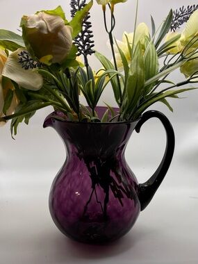 VTG PAIRPOINT Hand Blown amethyst pitcher. Small crack on handle…use as vase.